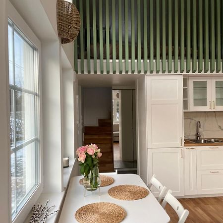 Ett Nytt Fraesch Hus Utanfoer Stockholm Naera Arlanda Villa Rosersberg Exteriör bild