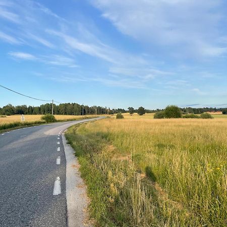 Ett Nytt Fraesch Hus Utanfoer Stockholm Naera Arlanda Villa Rosersberg Exteriör bild