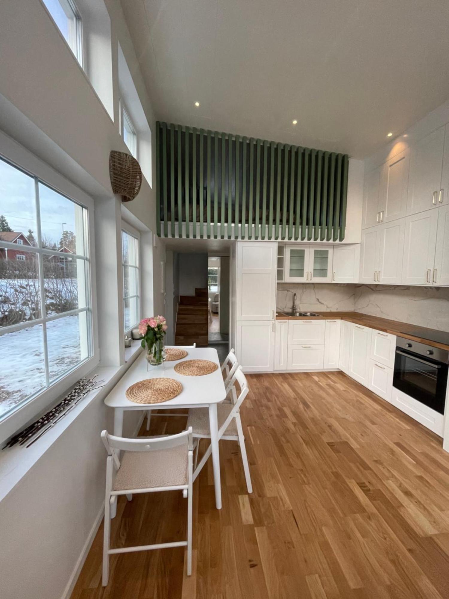 Ett Nytt Fraesch Hus Utanfoer Stockholm Naera Arlanda Villa Rosersberg Exteriör bild
