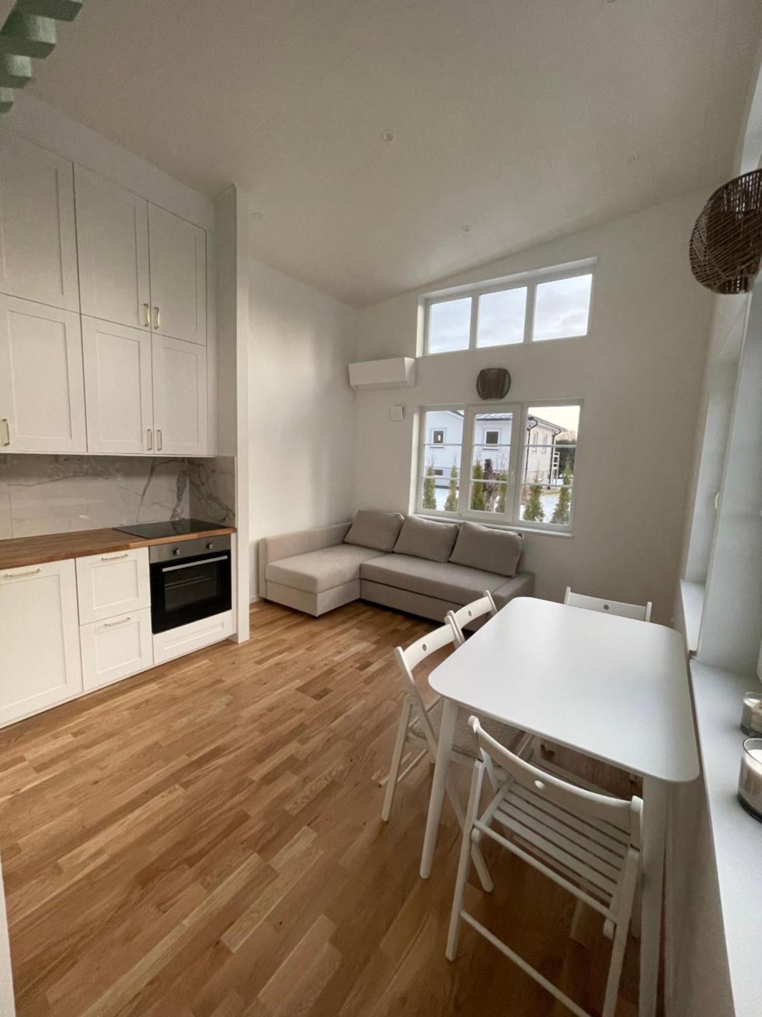 Ett Nytt Fraesch Hus Utanfoer Stockholm Naera Arlanda Villa Rosersberg Exteriör bild