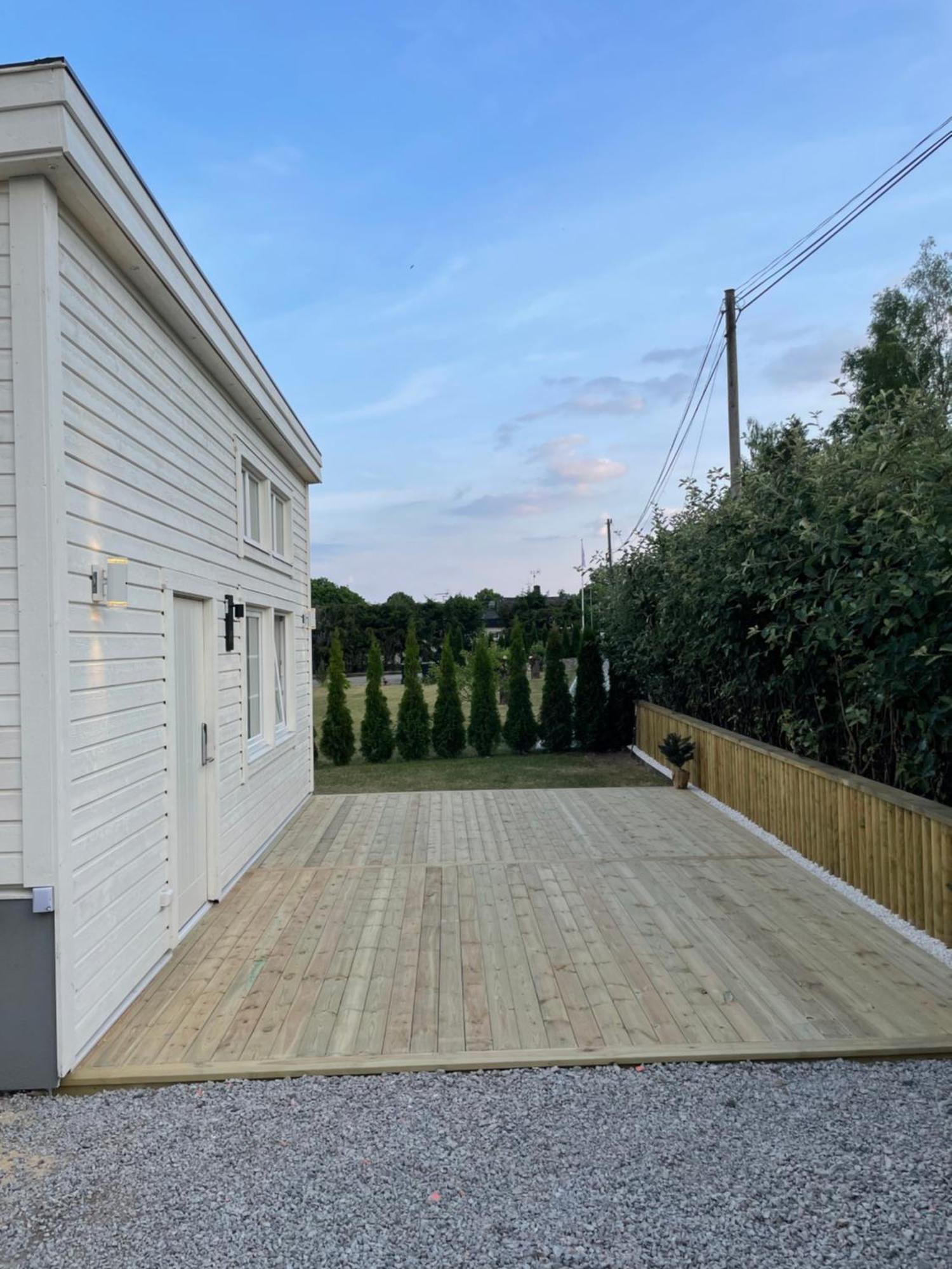 Ett Nytt Fraesch Hus Utanfoer Stockholm Naera Arlanda Villa Rosersberg Exteriör bild